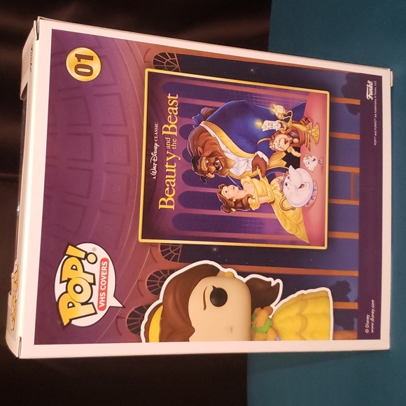 Beauty and the Beast - Belle Funko 01 - Picture 3 of 4